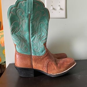Ariat cowgirl boots. Western wear. Gently used - great condition!